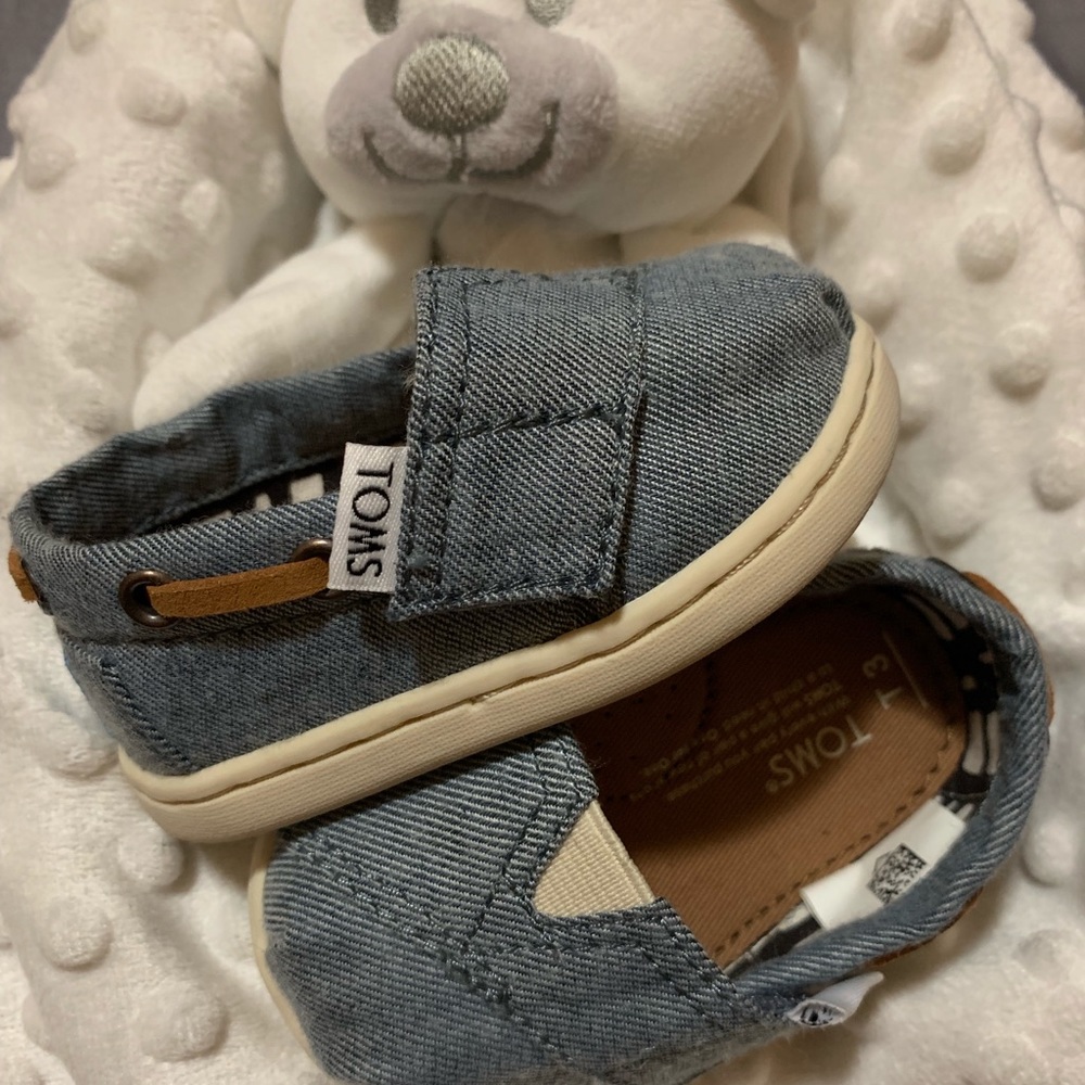 Baby TOMS size 3C